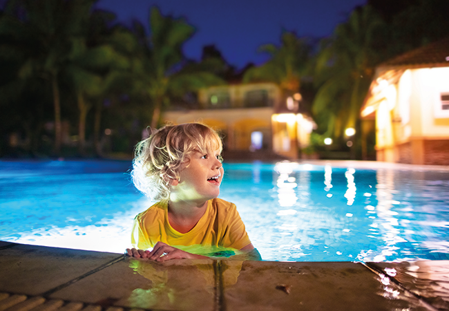Piscinas iluminadas: afinal, pode ou não?