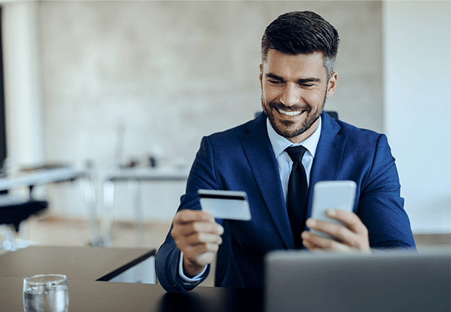 Cartão corporativo em condomínios: conveniência ou risco à gestão do síndico?