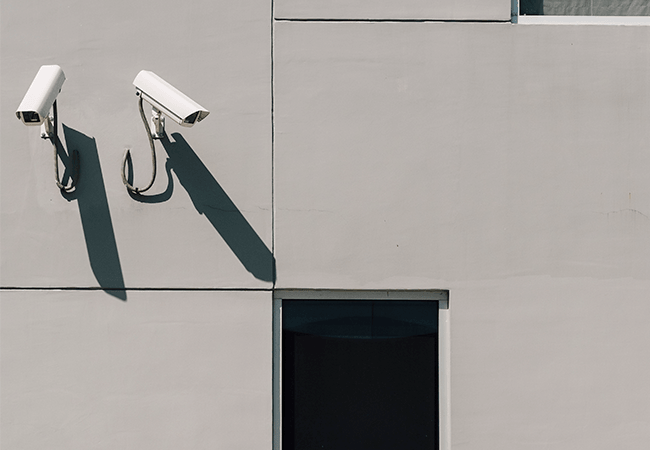 Câmeras em condomínios: mais segurança ou invasão de privacidade?